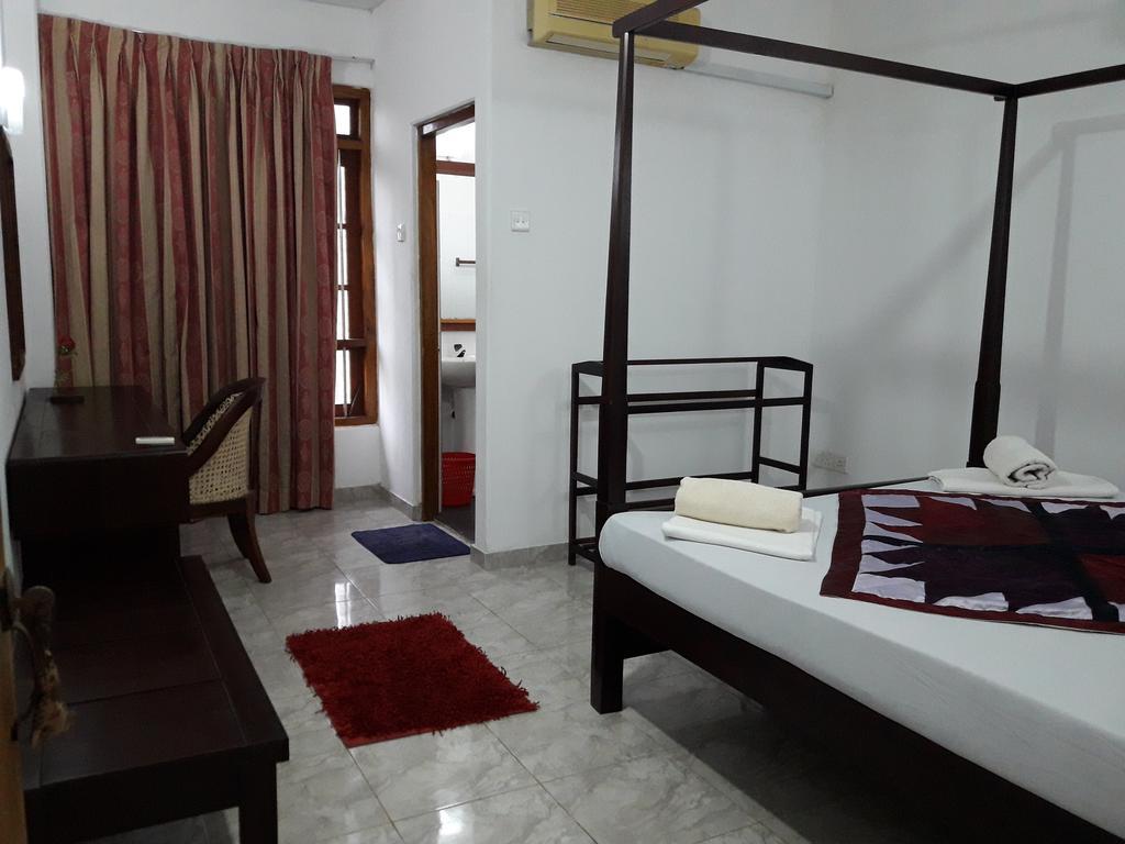 Hotel Sea Front Hikkaduwa Extérieur photo