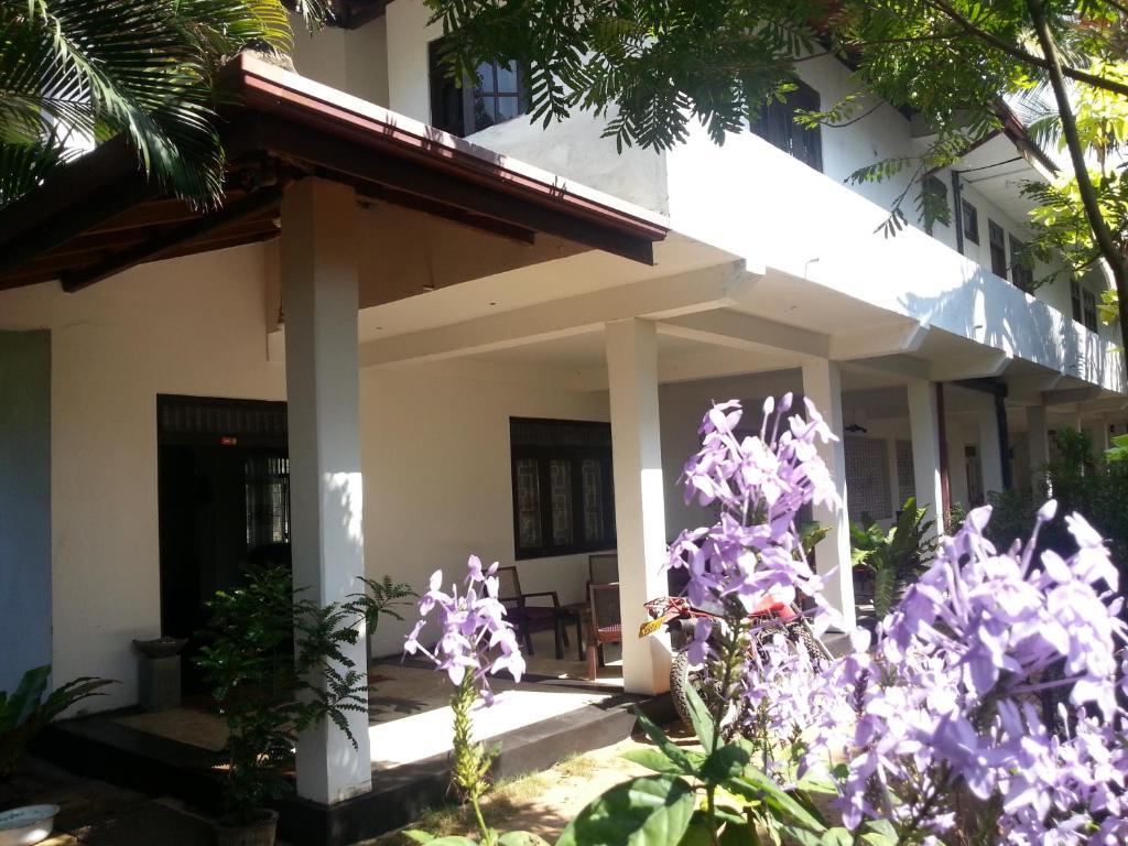 Hotel Sea Front Hikkaduwa Extérieur photo