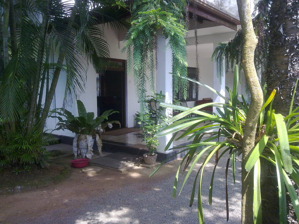 Hotel Sea Front Hikkaduwa Extérieur photo