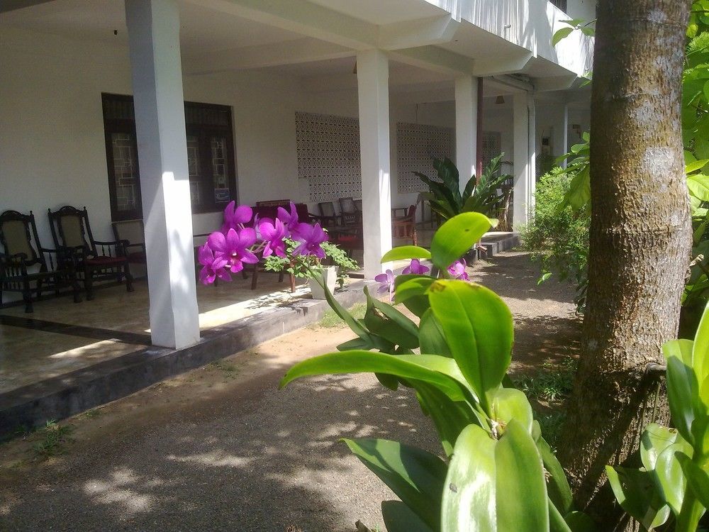 Hotel Sea Front Hikkaduwa Extérieur photo