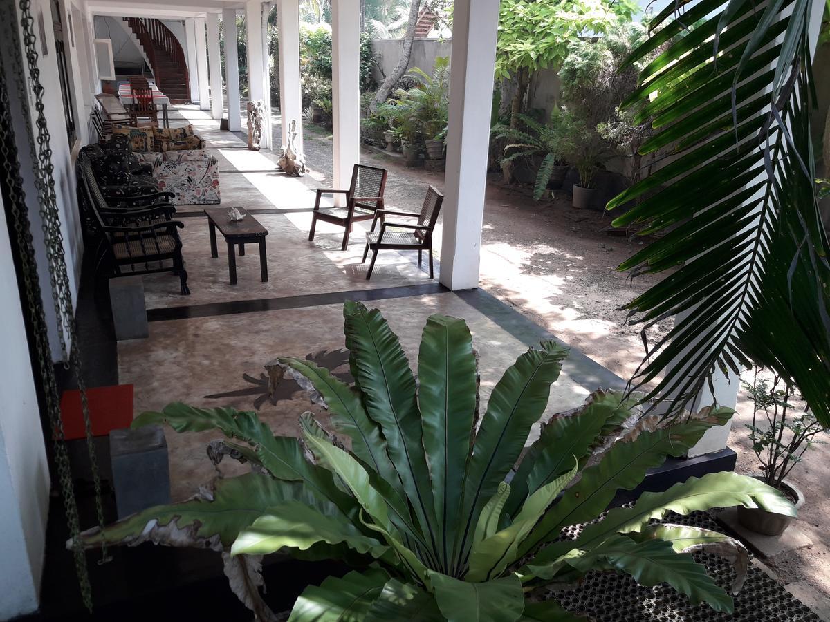 Hotel Sea Front Hikkaduwa Extérieur photo