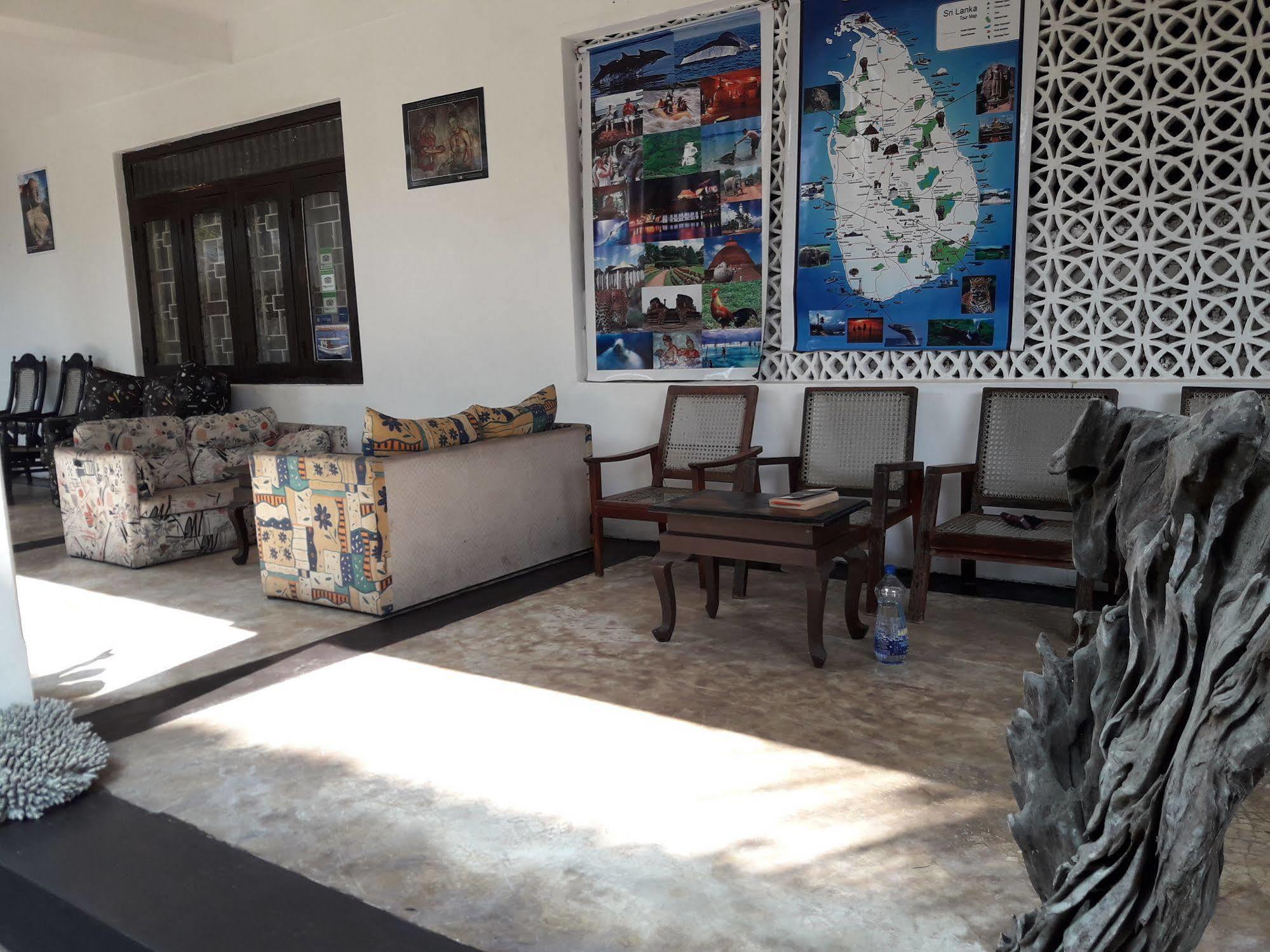 Hotel Sea Front Hikkaduwa Extérieur photo