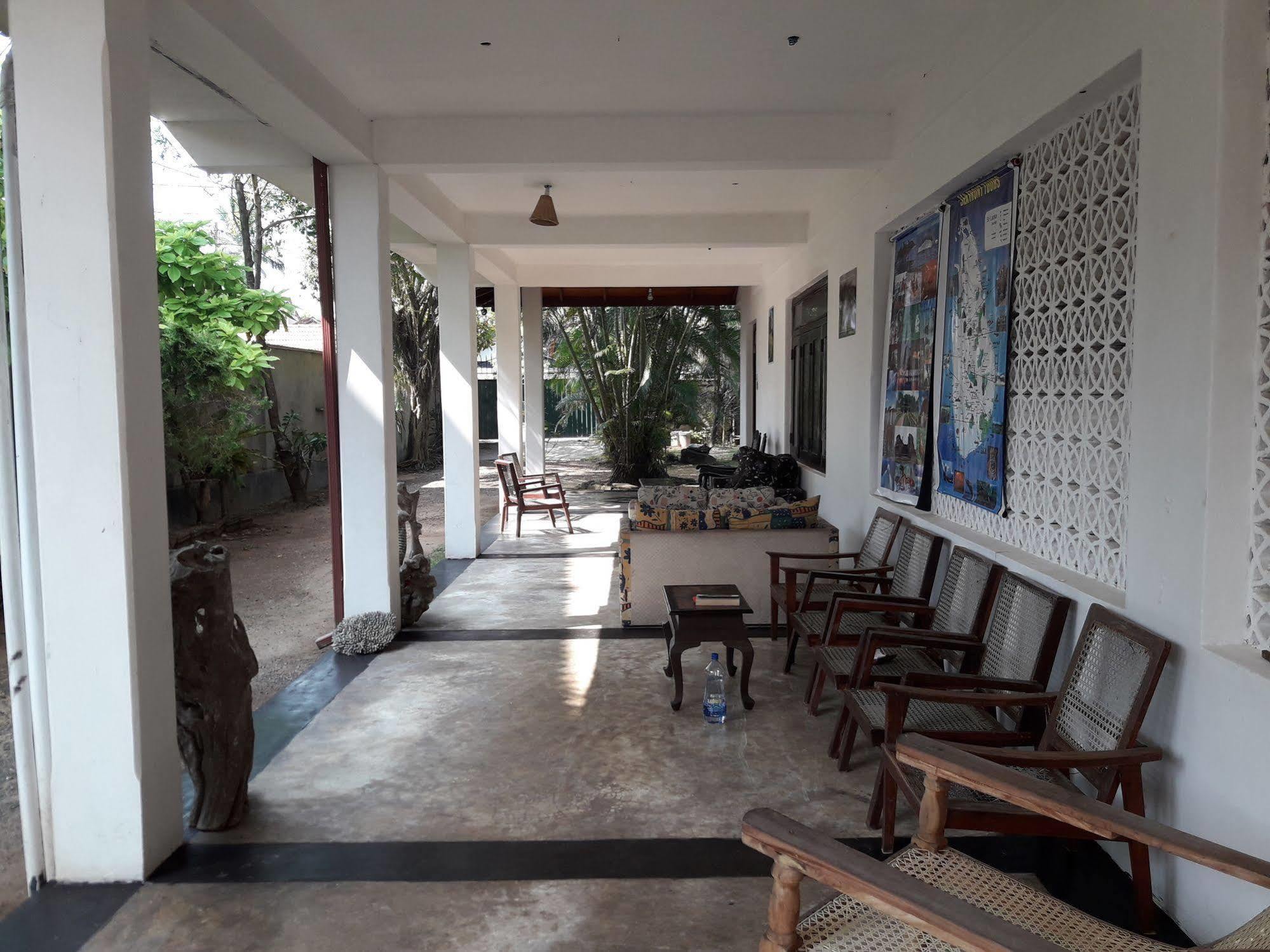 Hotel Sea Front Hikkaduwa Extérieur photo