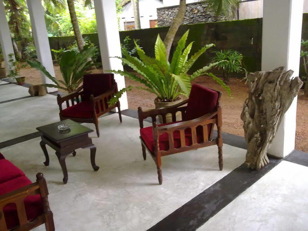 Hotel Sea Front Hikkaduwa Extérieur photo