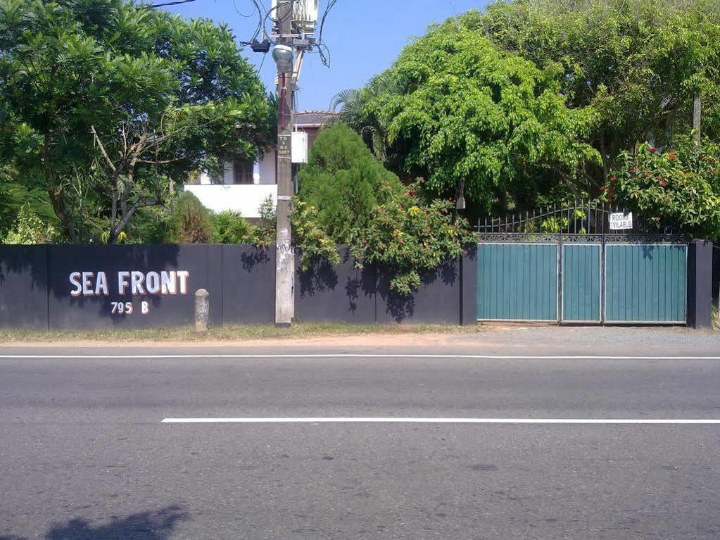 Hotel Sea Front Hikkaduwa Extérieur photo