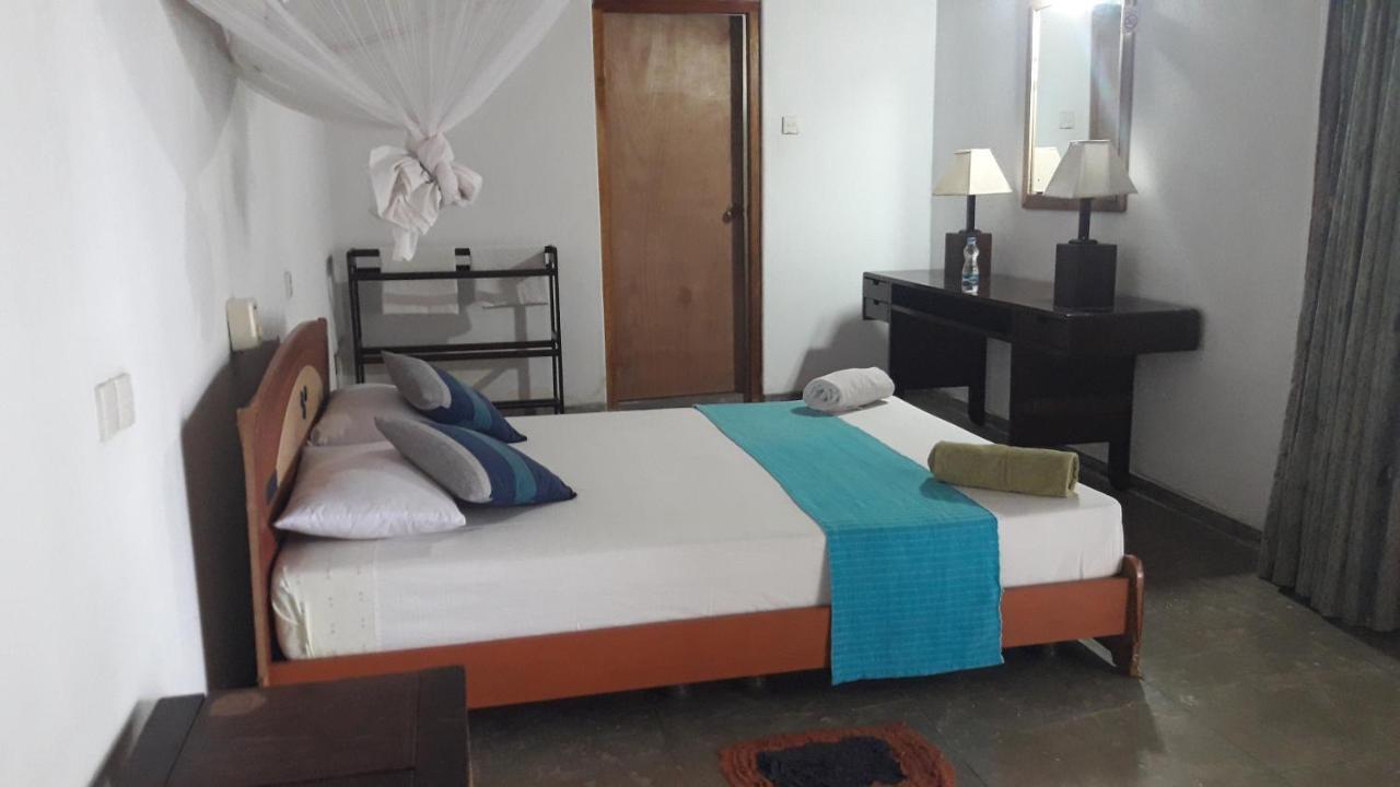 Hotel Sea Front Hikkaduwa Extérieur photo
