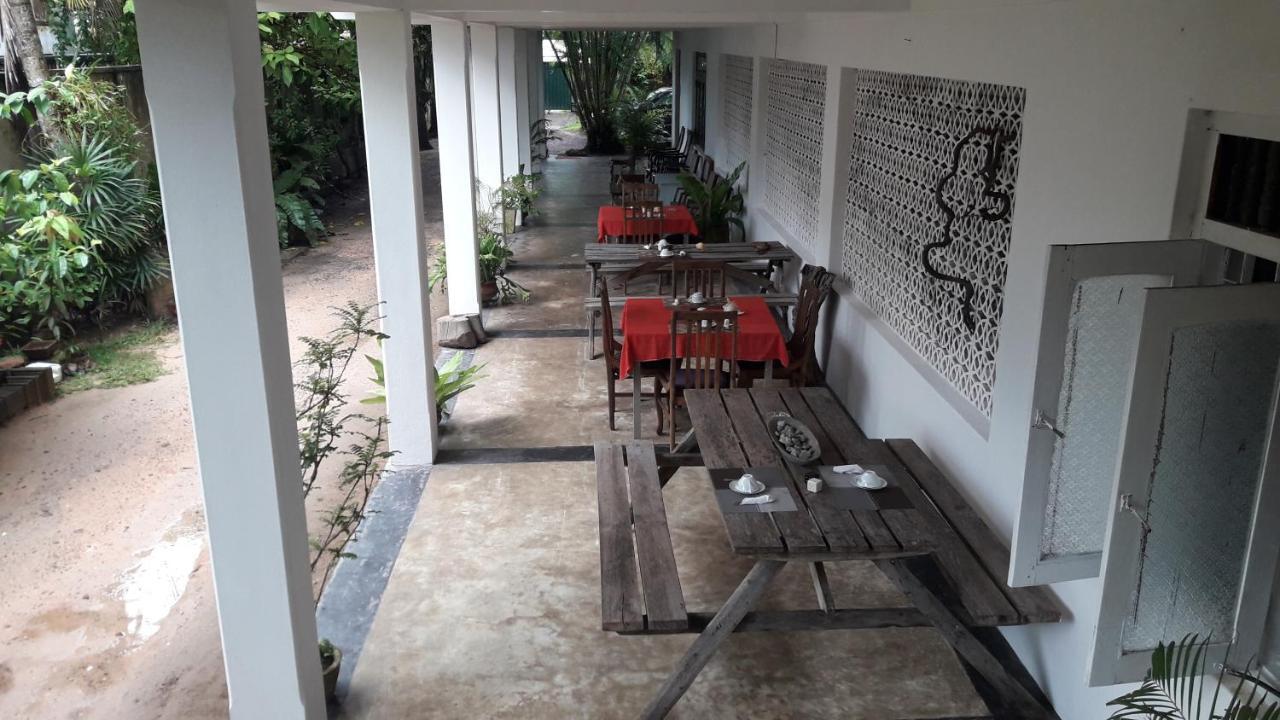 Hotel Sea Front Hikkaduwa Extérieur photo