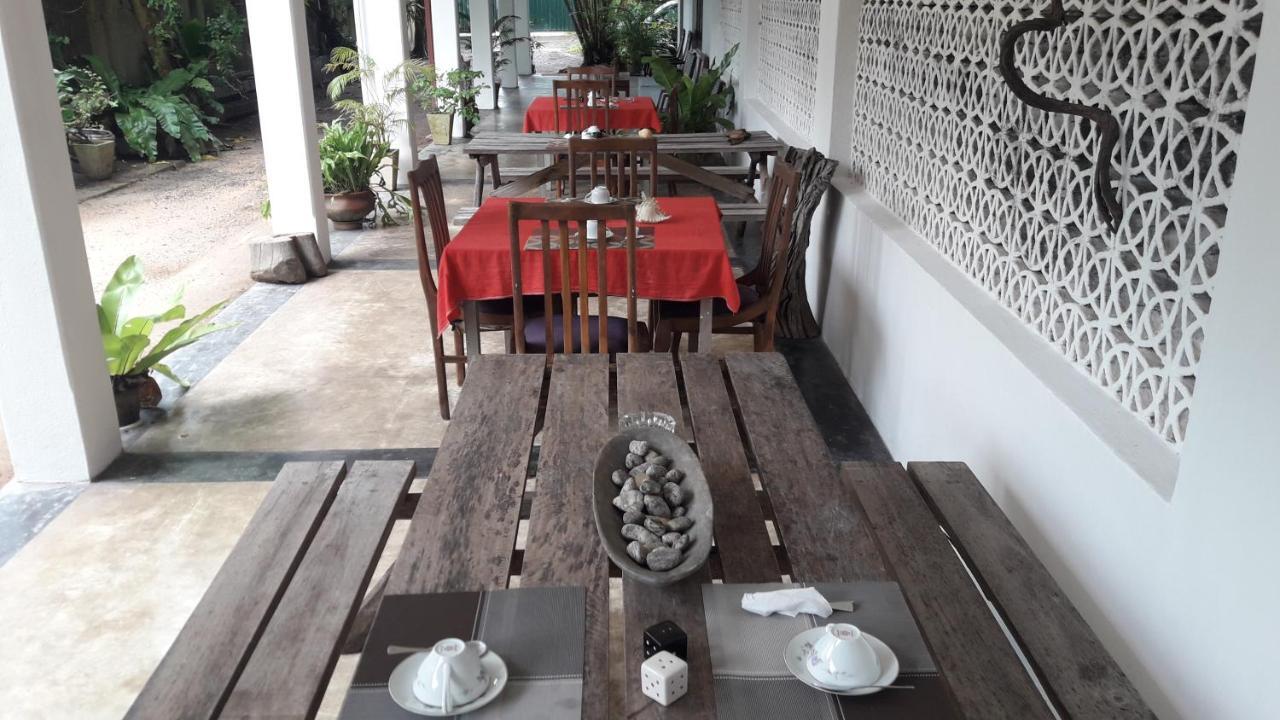 Hotel Sea Front Hikkaduwa Extérieur photo