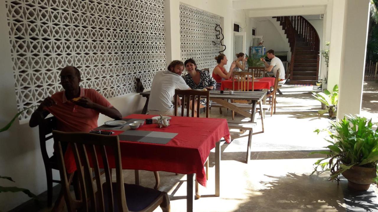 Hotel Sea Front Hikkaduwa Extérieur photo